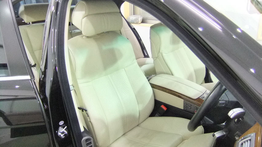 本革シートクリーニング BMW740i